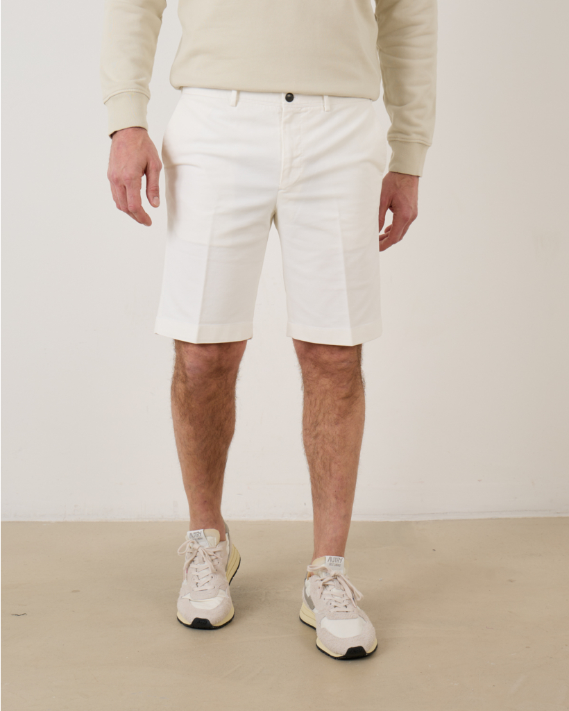Alan Short Comfort Fit Off White
