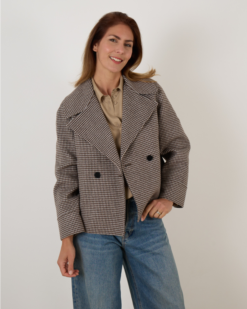 klassieke outfit met mantel