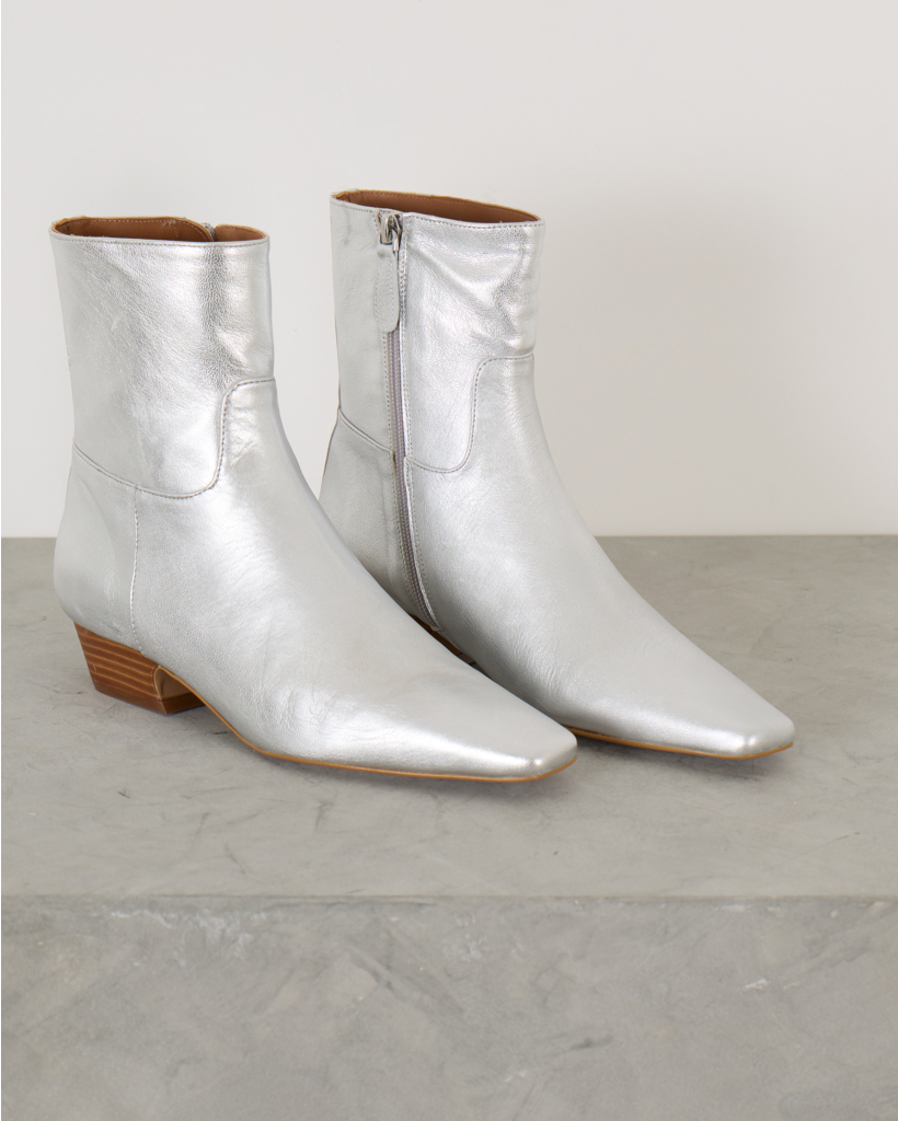 Irene boots silver