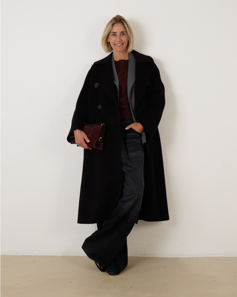 Dalila Mantel Black