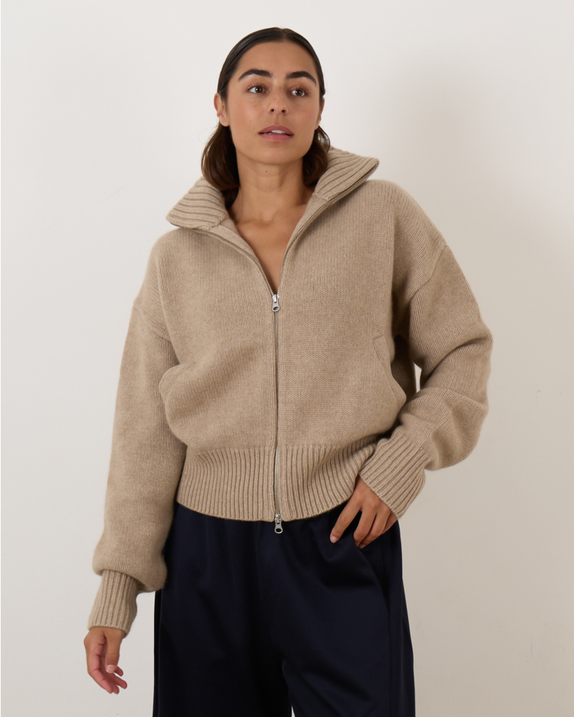 N°438 Xtra Fab Zip-Up Cardigan Oat