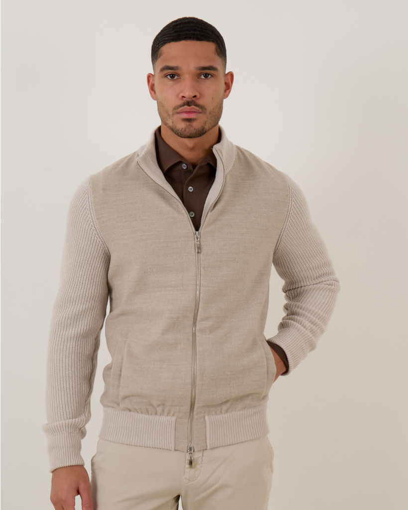 Vest met Rits en Geribd Detail