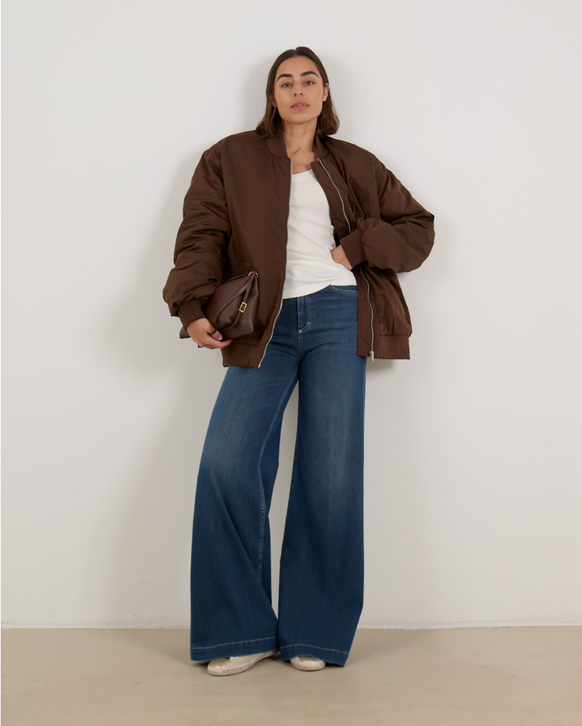 Stretchy Aangesloten T-Shirt met Lage Hals Wit