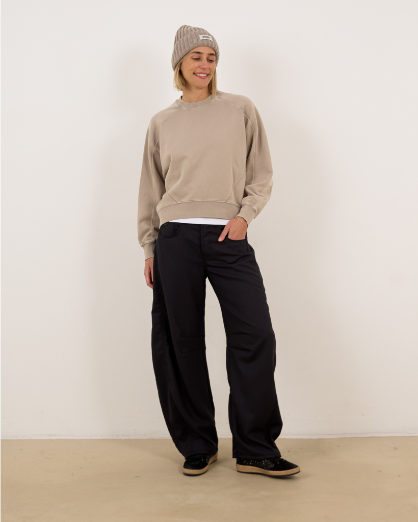 Aliana Mid Rise Barrel Fit Black Caster