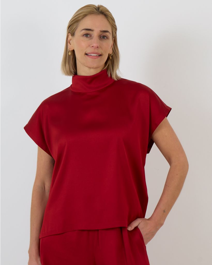 Alaria Mouwloze Blouse met Hoge Kraag Satijn Rood