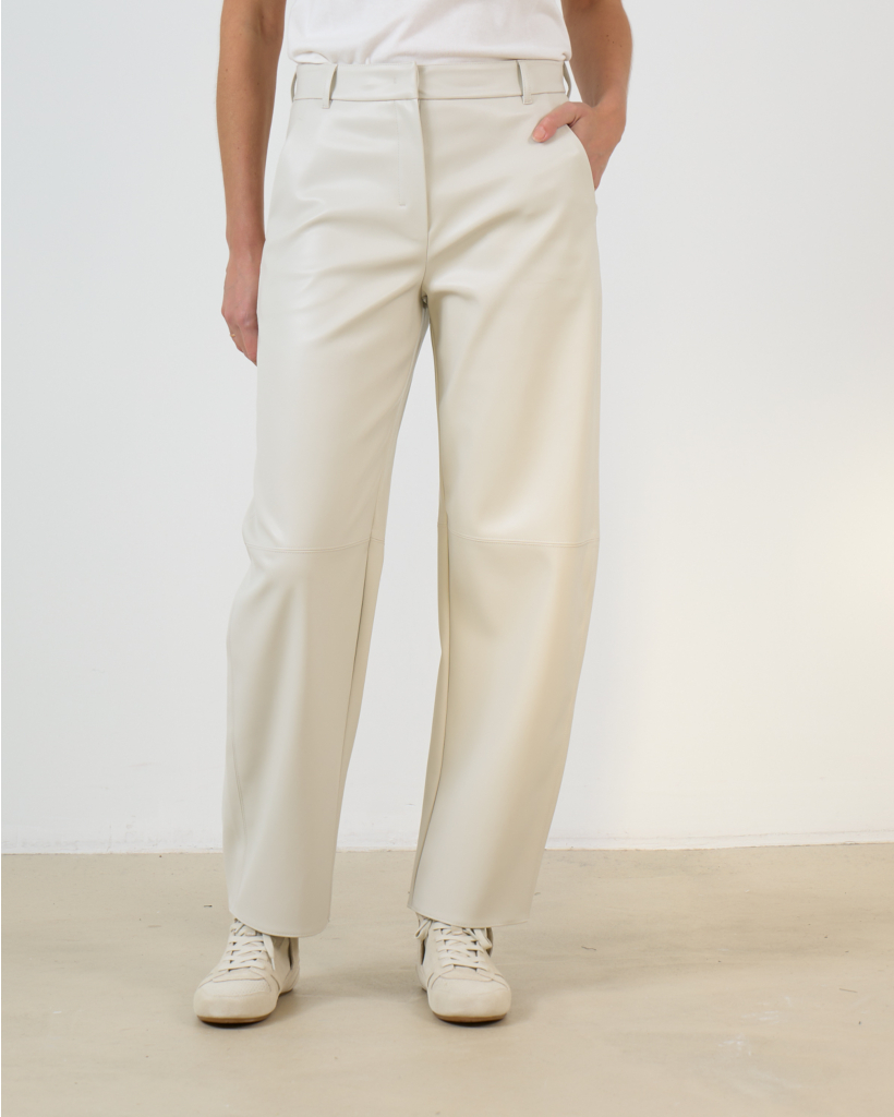 Coated Lederlook Barrel Broek Off-White