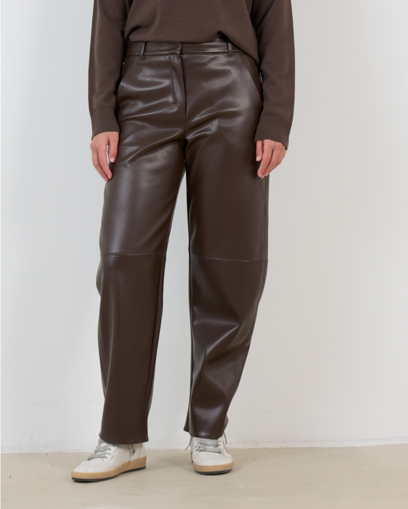 Barrel-leg Broek Van Gecoat Materiaal Chocolate