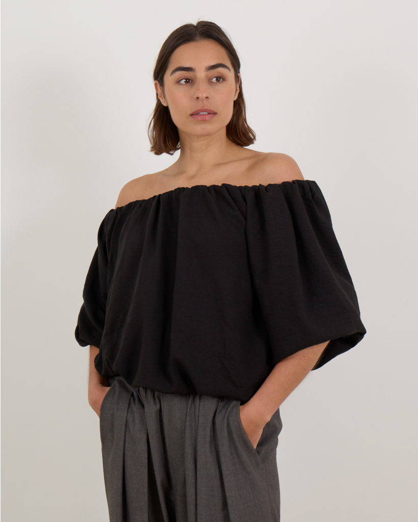 Now Off The Shoulder Top Zwart 