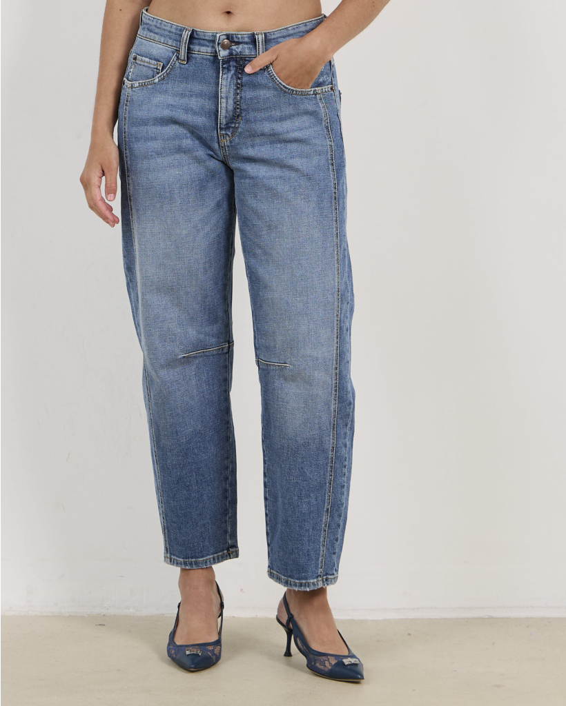 Elia Barrel Jeans Cross Worn 