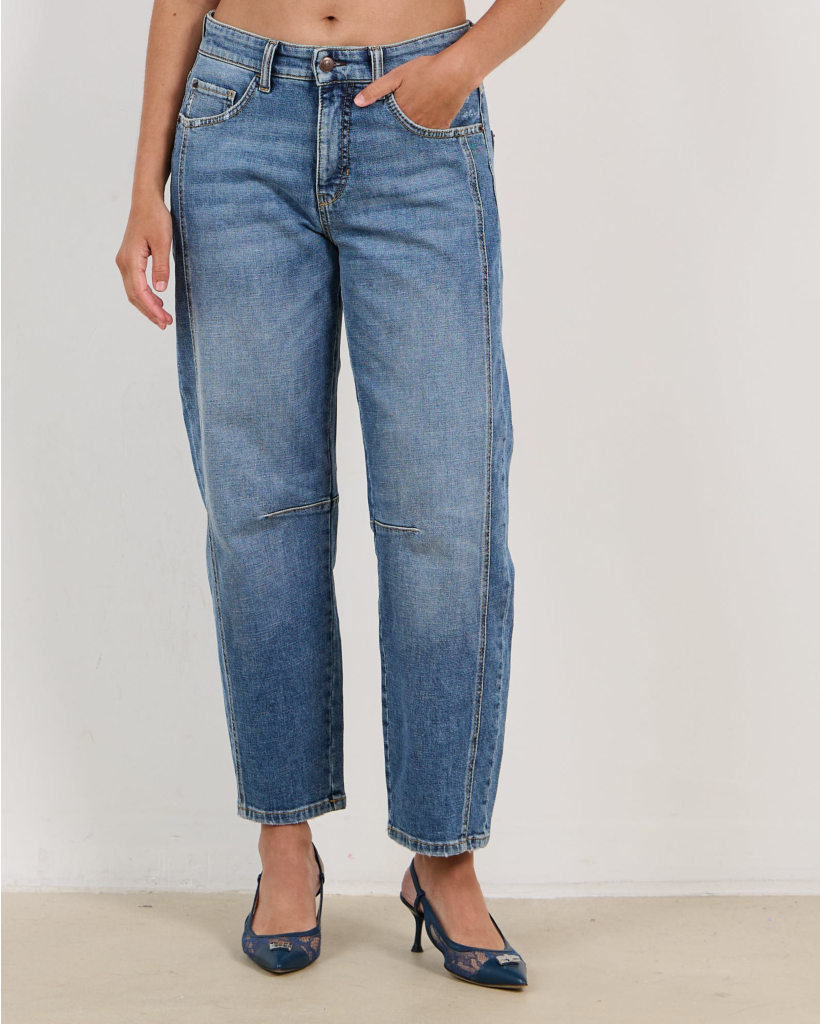 Elia Barrel Jeans Cross Worn 