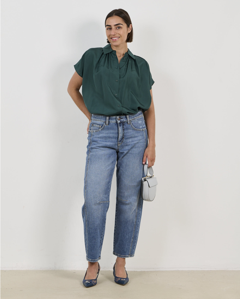 Elia Barrel Jeans Cross Worn 