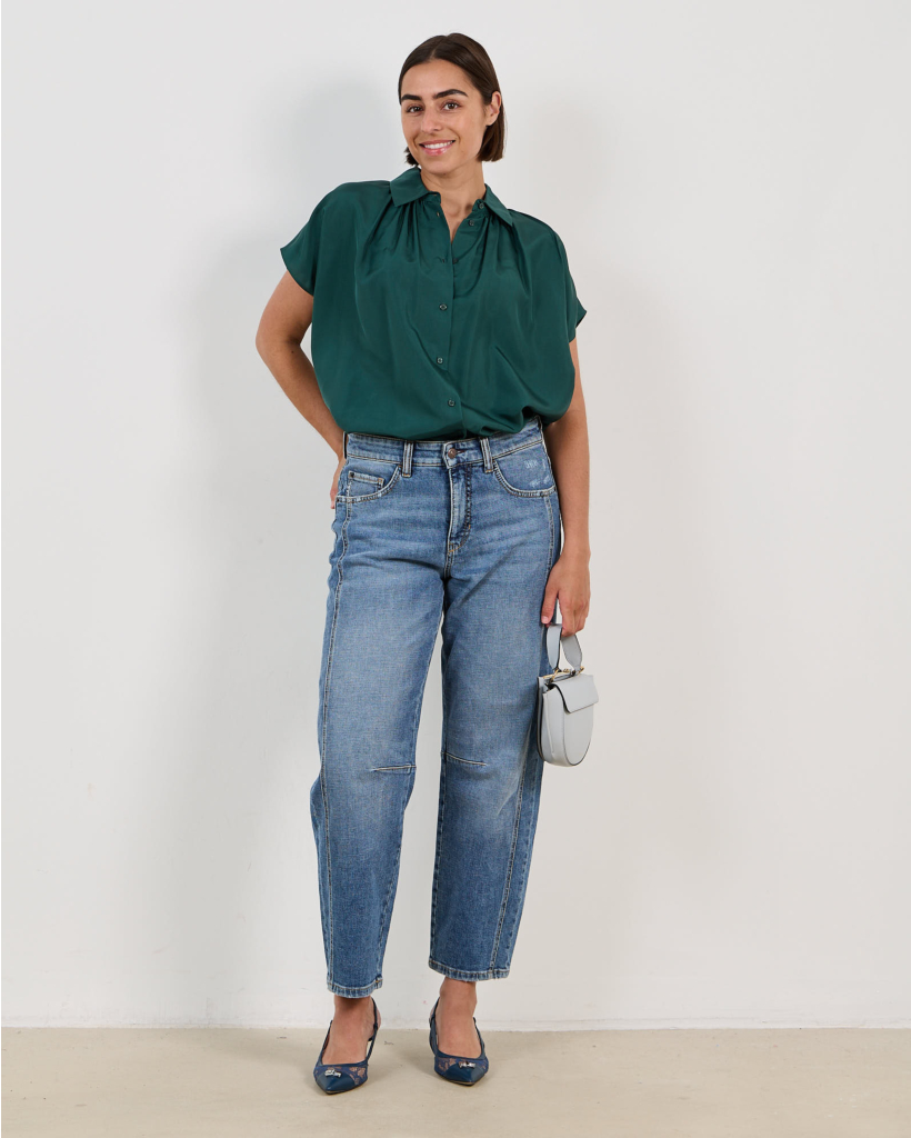 Elia Barrel Jeans Cross Worn 
