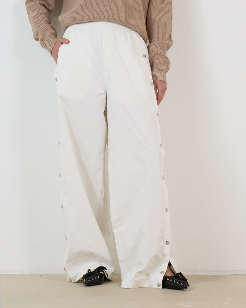 Nylon Pull On Jogger met Drukknopen Wit