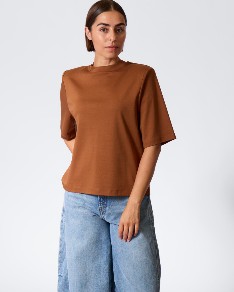 Tadura T-shirt met Schouderpads Cognac