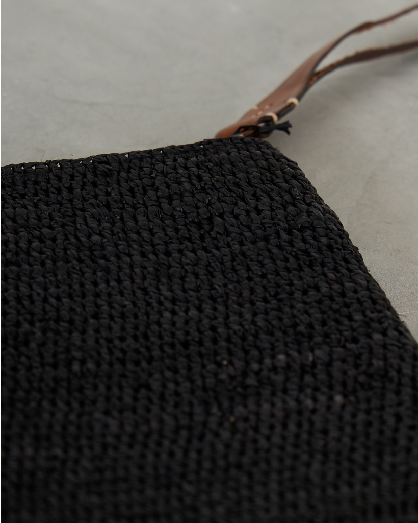 Ampy Crochet Raffia Clutch Zwart