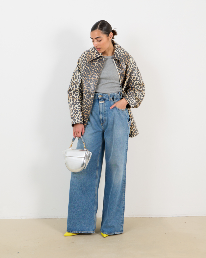 Mantel kort almond milk leopard