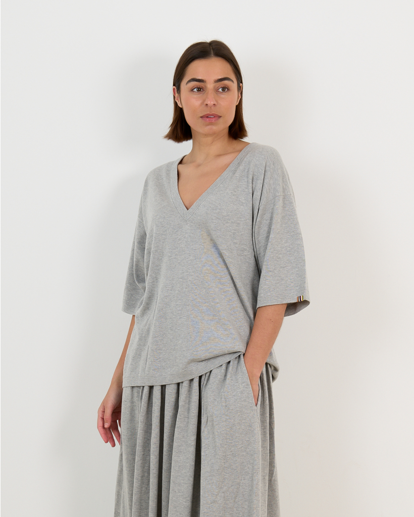 n°406 Indi Kasjmier V-Hals Shirt Grijs