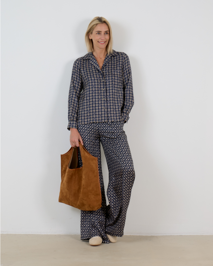 Semi-aansluitende Zijden Blouse met Print Navy