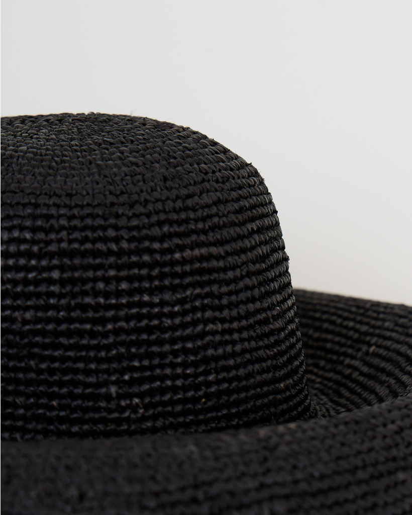 Muse Hoed van Raffia Zwart