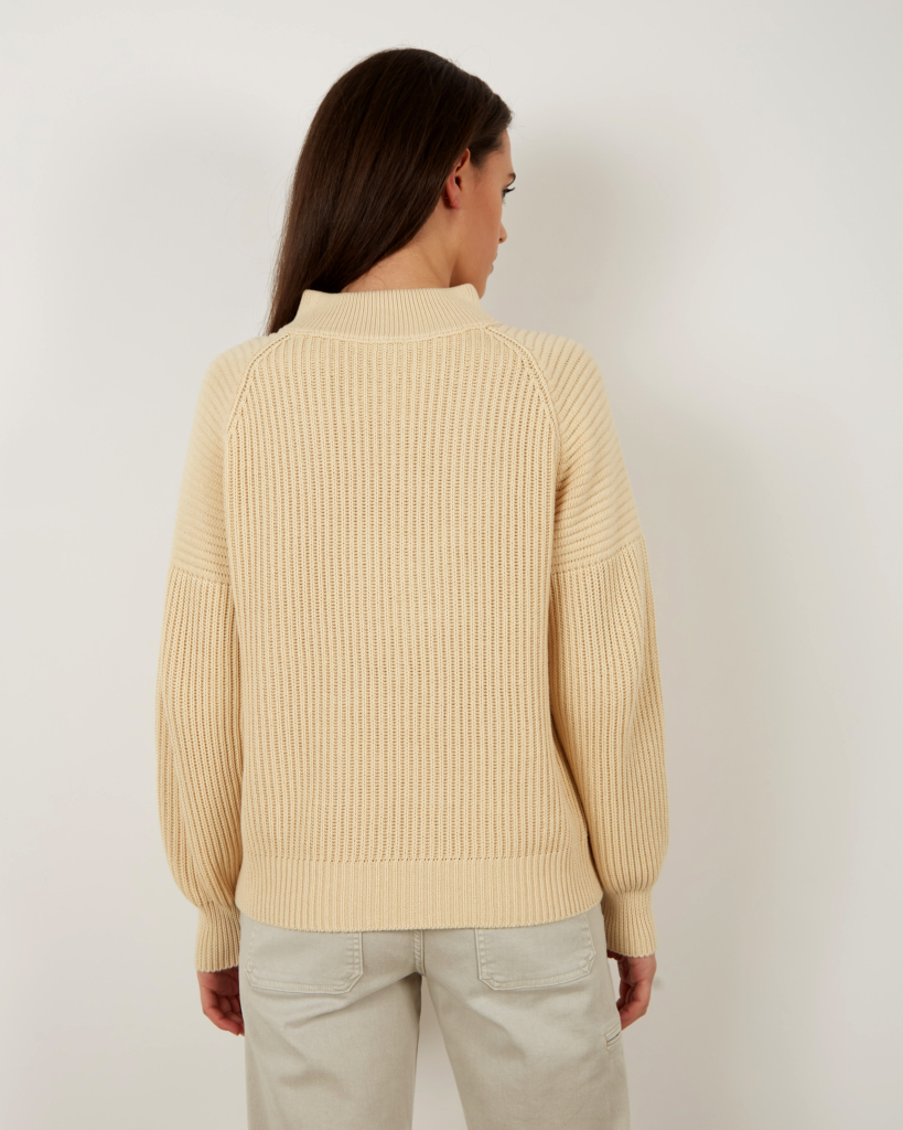 Closed Knitted sweater cashew nut