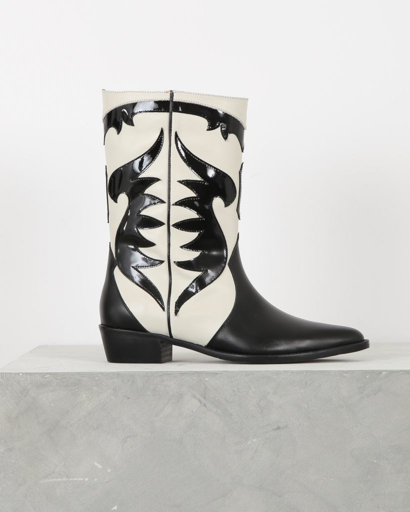 Toral Bob black and off white boots