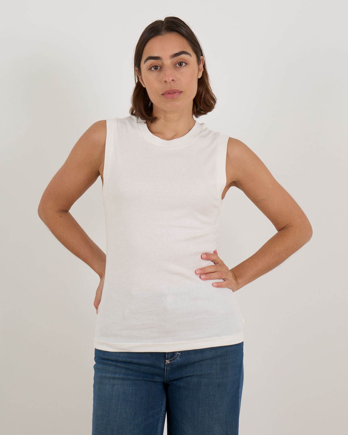 Closed Stretchy Mouwloze Crewneck Top Wit