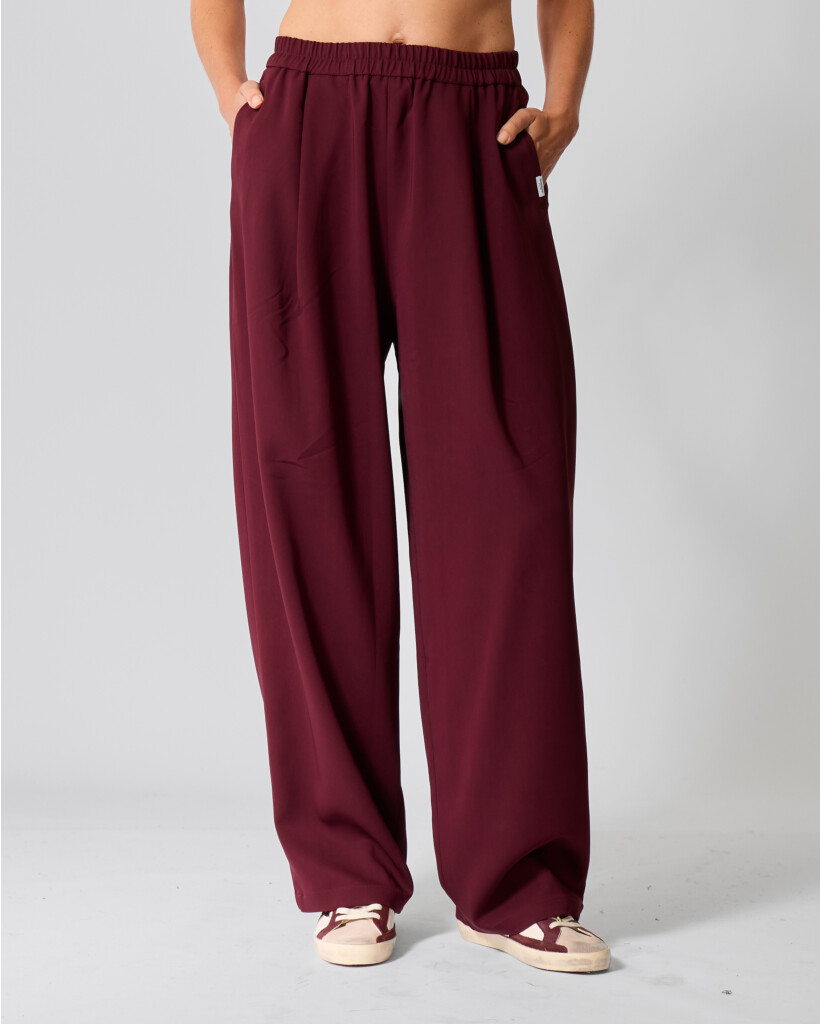 Straight leg Travel Pantalon Aubergine