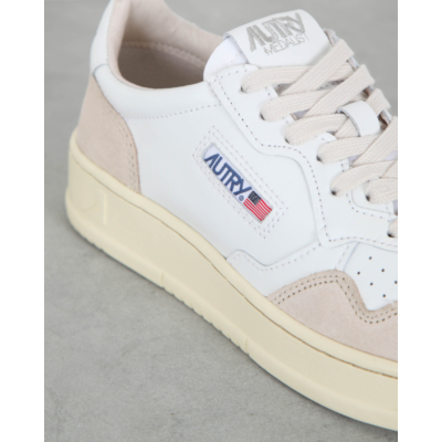Autry Medalist low sneakers suede white