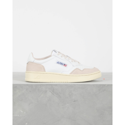 Autry Medalist low sneakers suede white