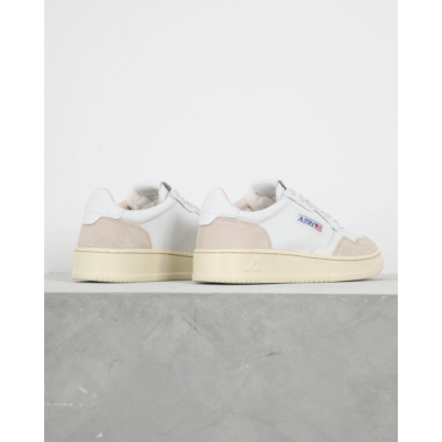 Autry Medalist low sneakers suede white