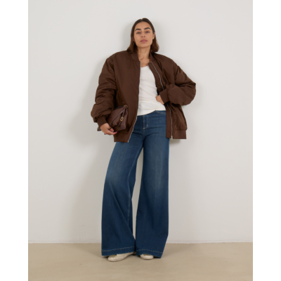 Closed Stretchy Aangesloten T-Shirt met Lage Hals Wit