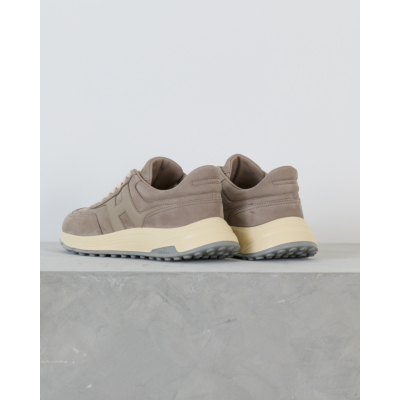 Hogan Hyperlight Suede Sneaker met Hoge Zool Taupe