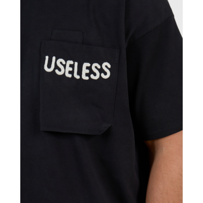 Hopeium Useless T-Shirt met Borstzak Zwart