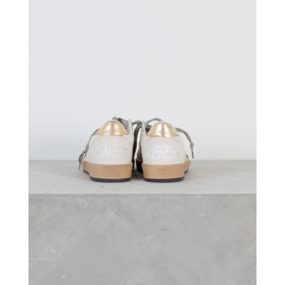 Golden Goose Ball Star Sneaker met Gouden Ster Off-White